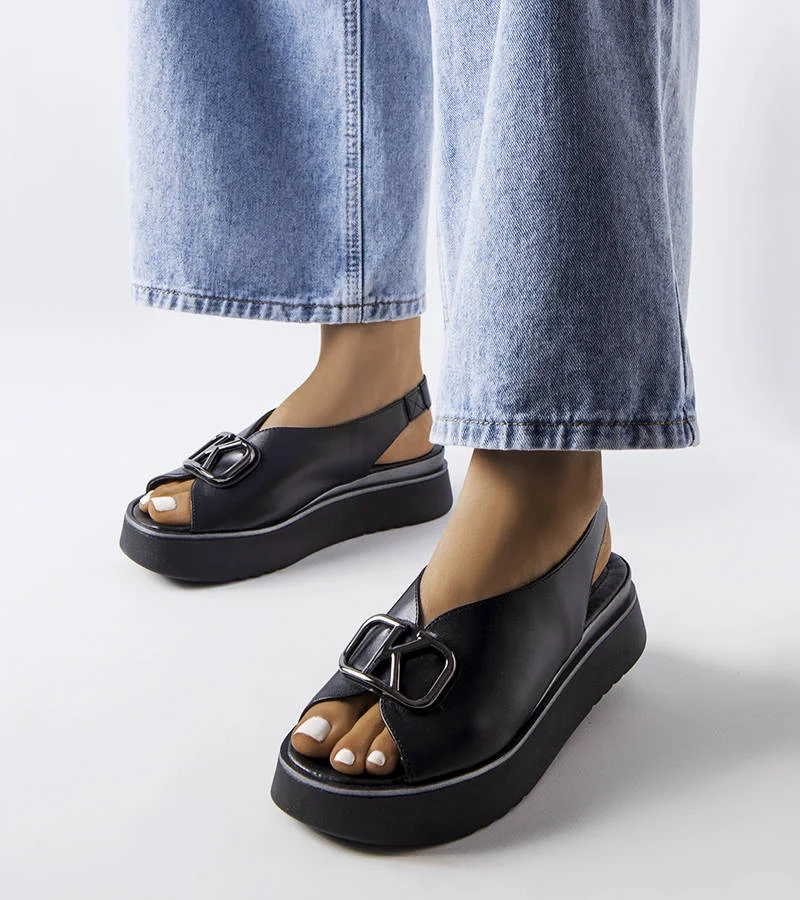 Sandale negre cu platformă și ornament KARINO