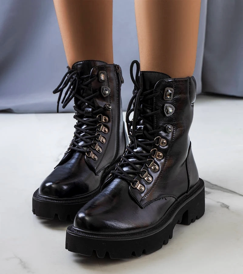 Cizme negre pe talpă de tractor Delle