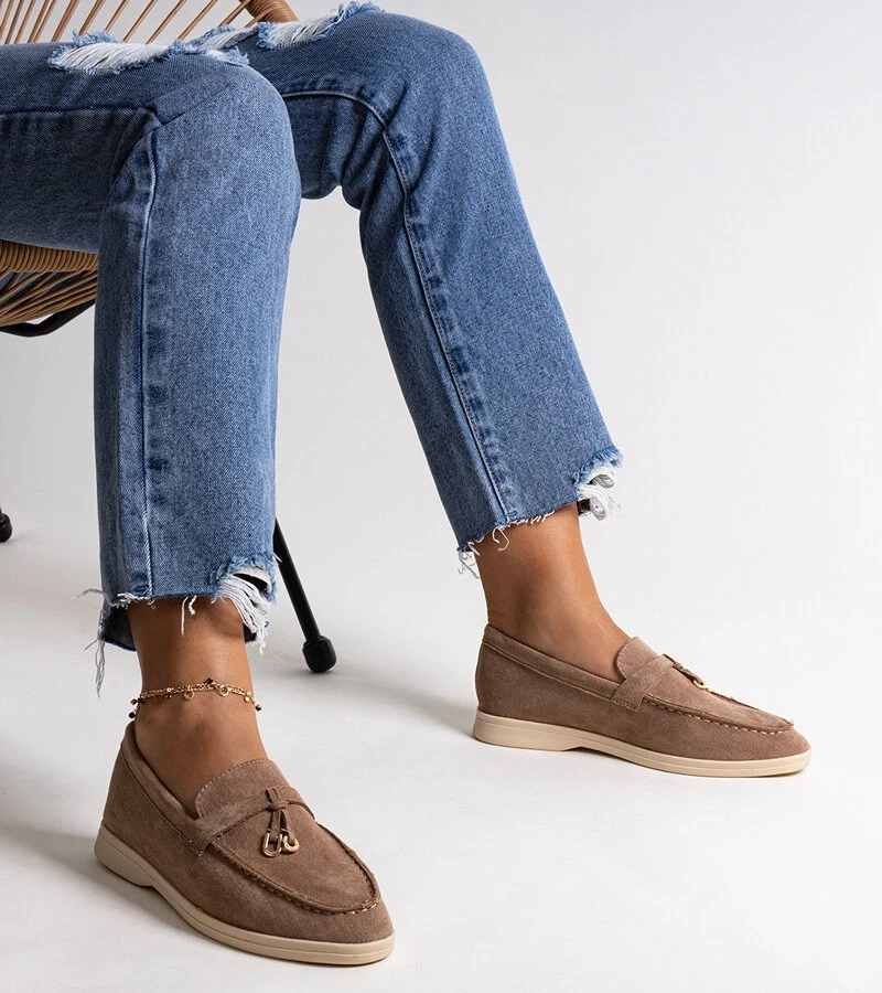 Mocasini maro închis cu pandantiv metalic Fiorano