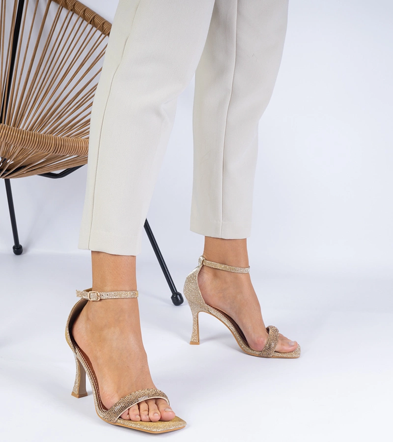 Sandale elegante aurii cu toc decorate cu pietre Tarlina