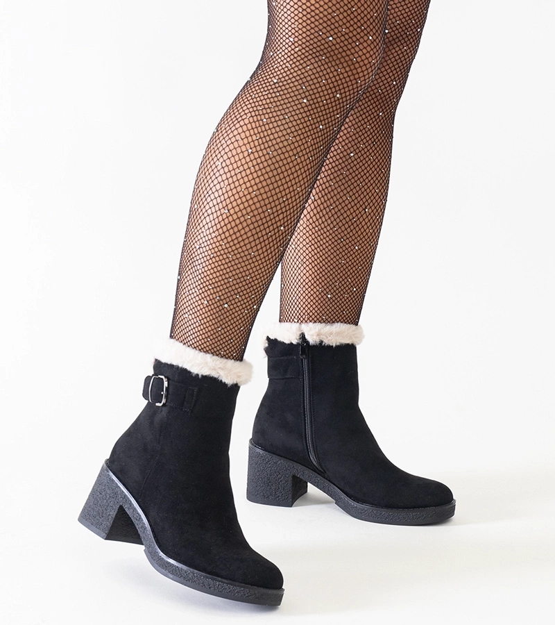 Botine negre cu toc, decorate cu blăniță ecologică Amtula.