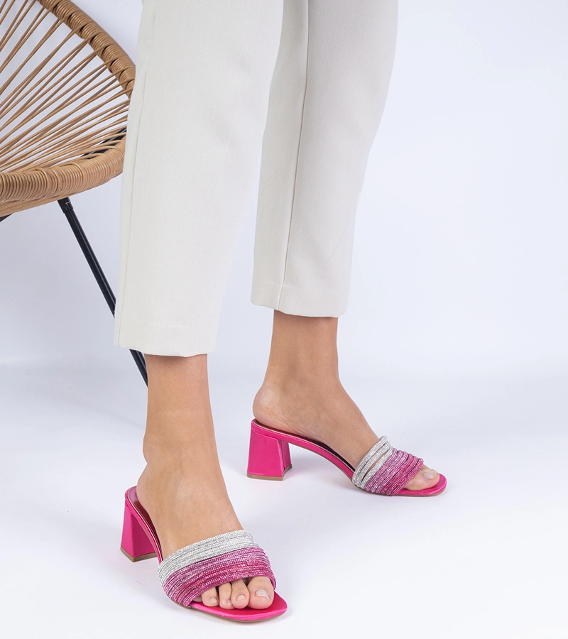 Sandale roz cu toc elegant cu strasuri Maritto