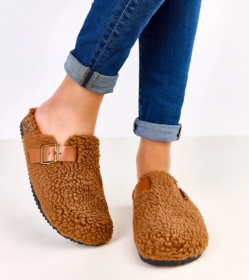 Papuci îmblăniți maro Milosa