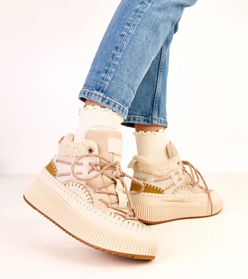 Cizme bej de iarnă cu șireturi și blăniță Lesly