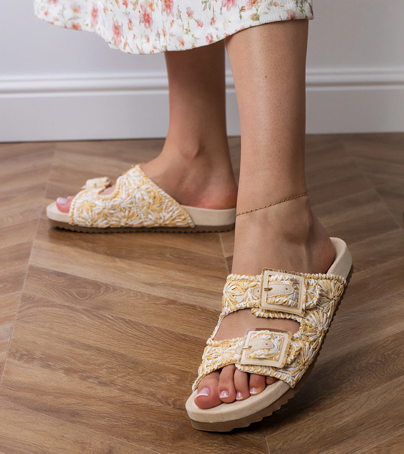 Șlapi bej cu catarame pe barete Firada croșetați