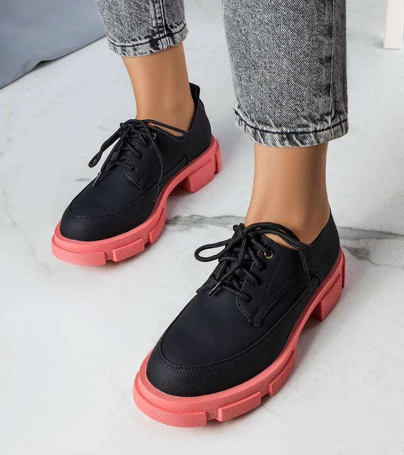 Jumătate de pantofi roșii pe o talpă solidă Kay