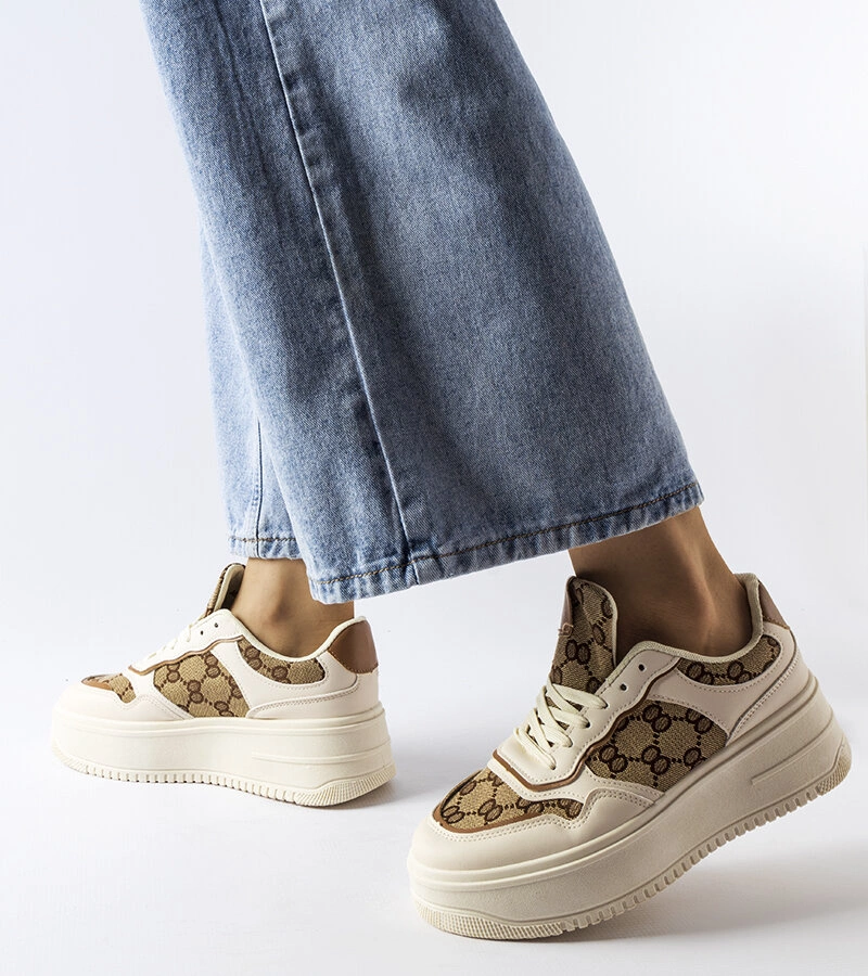 Adidași bej cu monogramă Conte