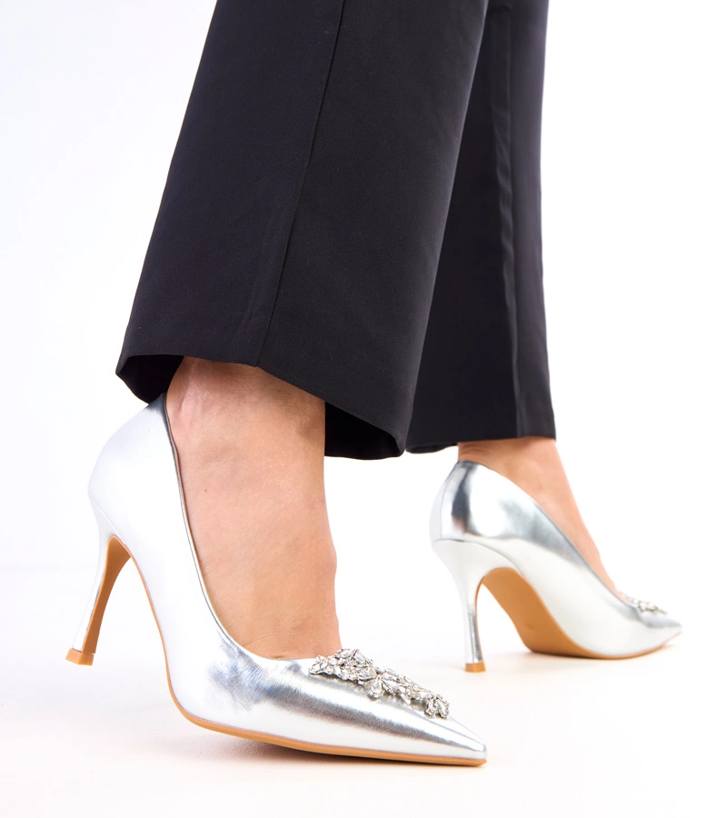 Pantofi stiletto argintii lăcuiți decorați cu cristale Almana