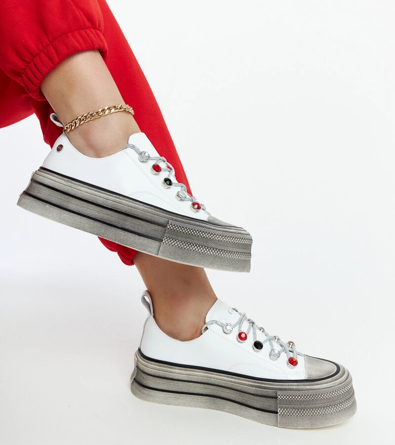 Sneakers albi pe platforma GOE NN2N4054