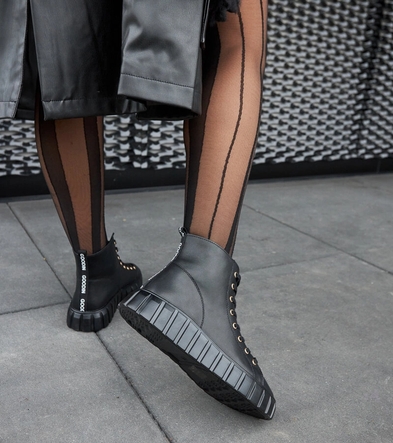 Tenisii negri lungi din piele Carassai