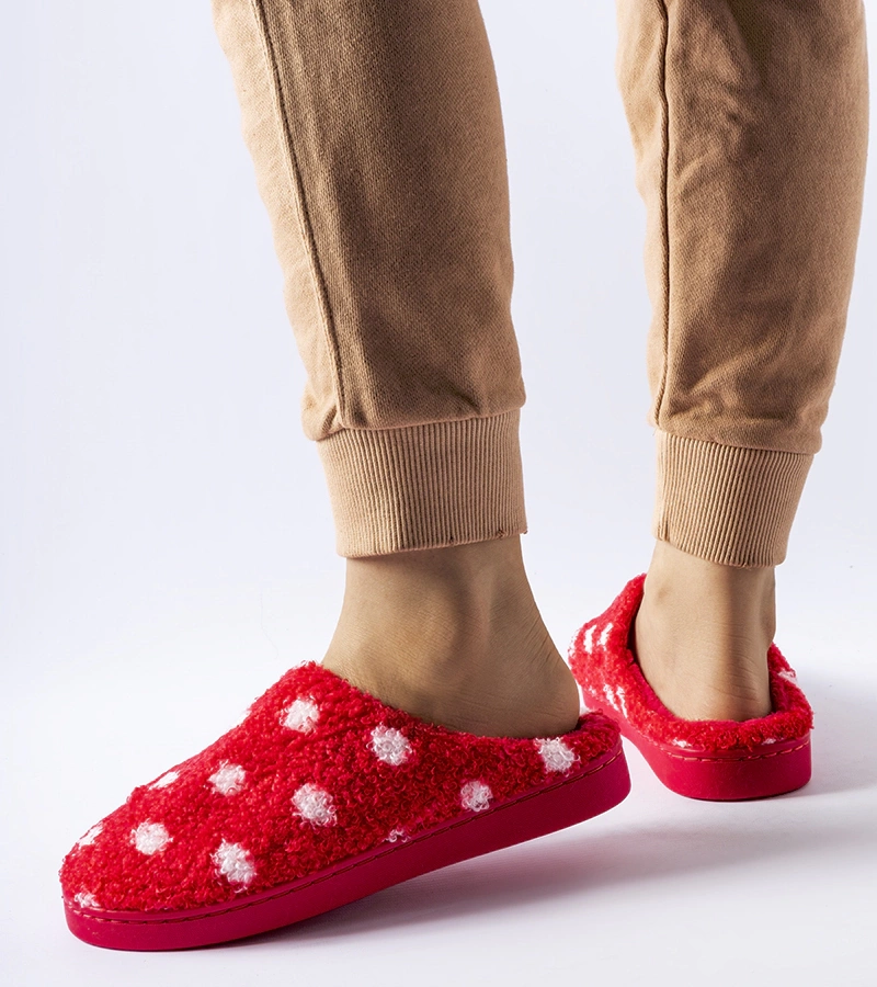 Papuci roșii și călduroase cu buline albe Laino