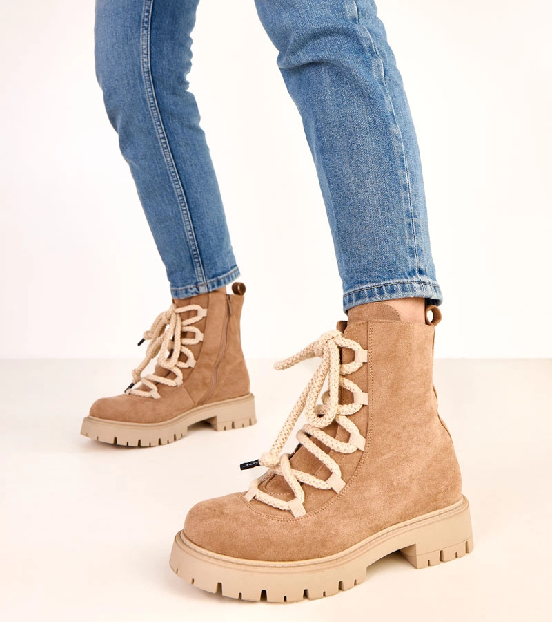 Ghete bej cu șiret decorativ Gabria