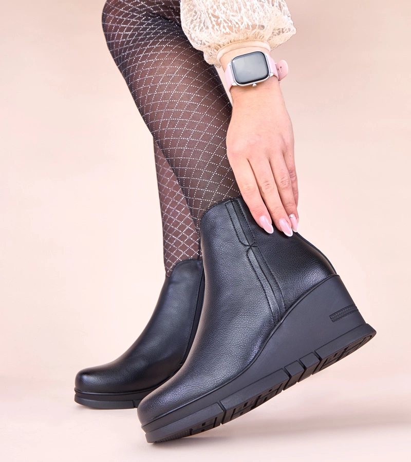 Botine negre cu platformă Adala