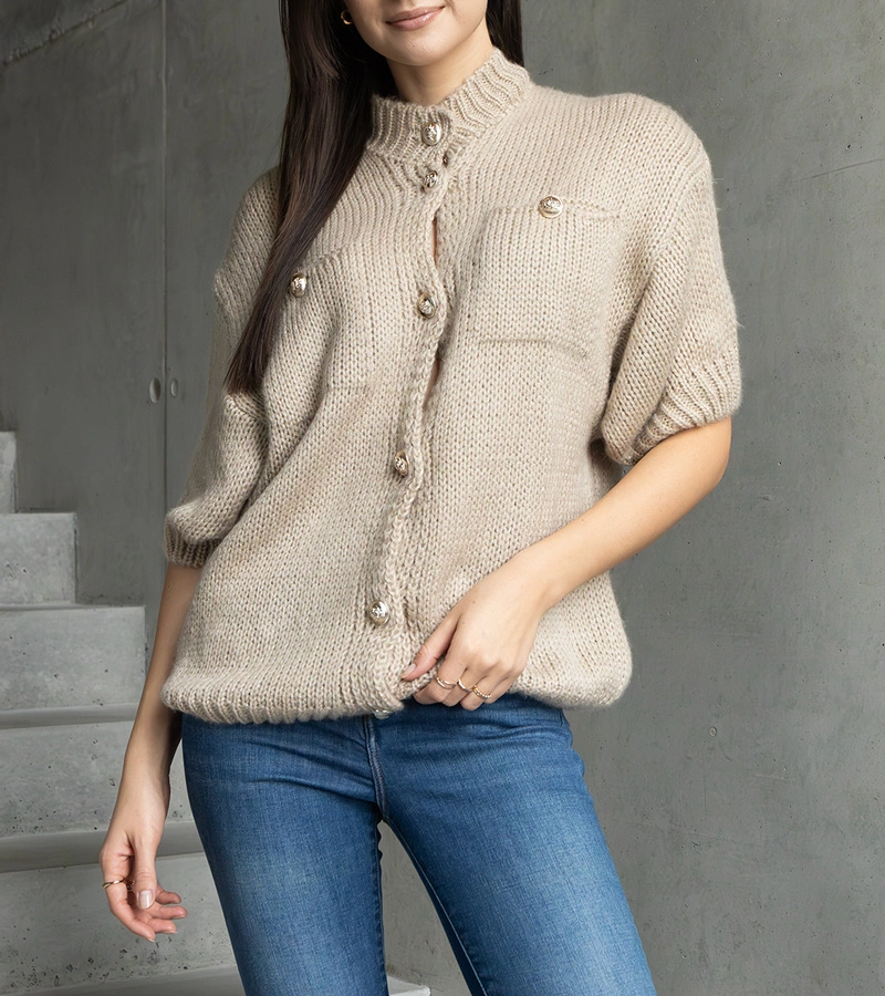 Pulover damă bej închis cu mânecă scurtă nasturi decorativi Shela