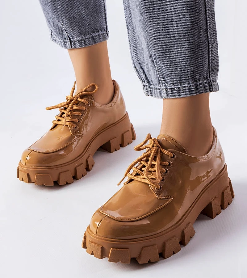 Pantofi Beccadelli lăcuiți maro