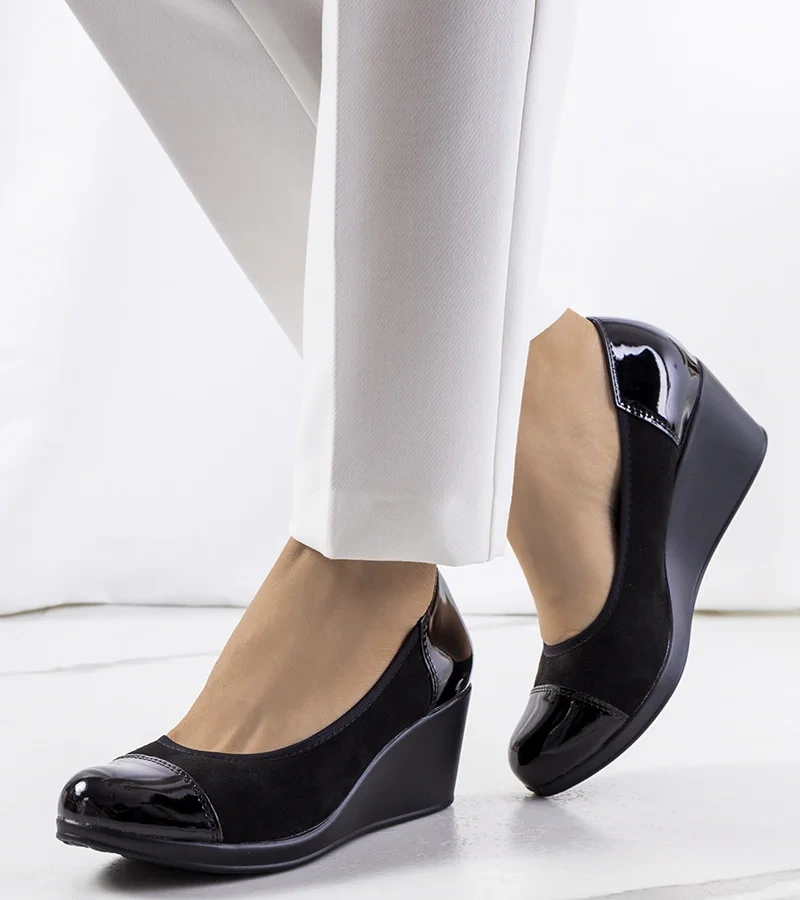 Pantofi negri Janeiro pe tocuri