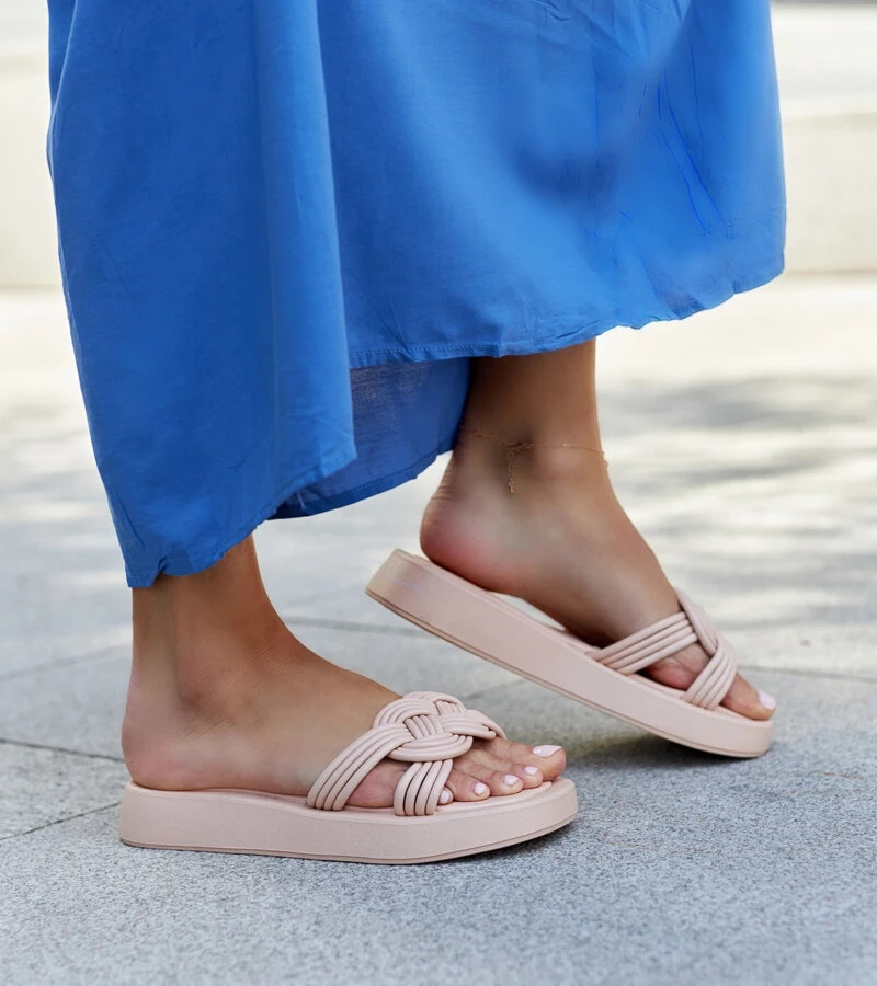 Papuci de baie bej din cauciuc Ferrei