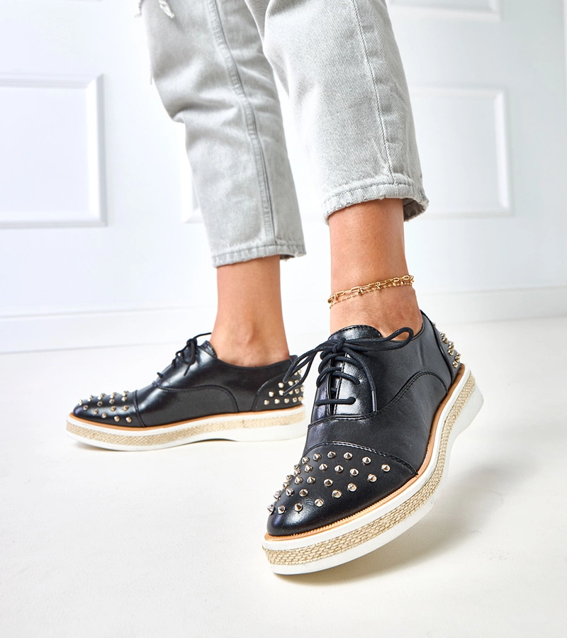 Pantofi negri de damă cu ținte Kamira