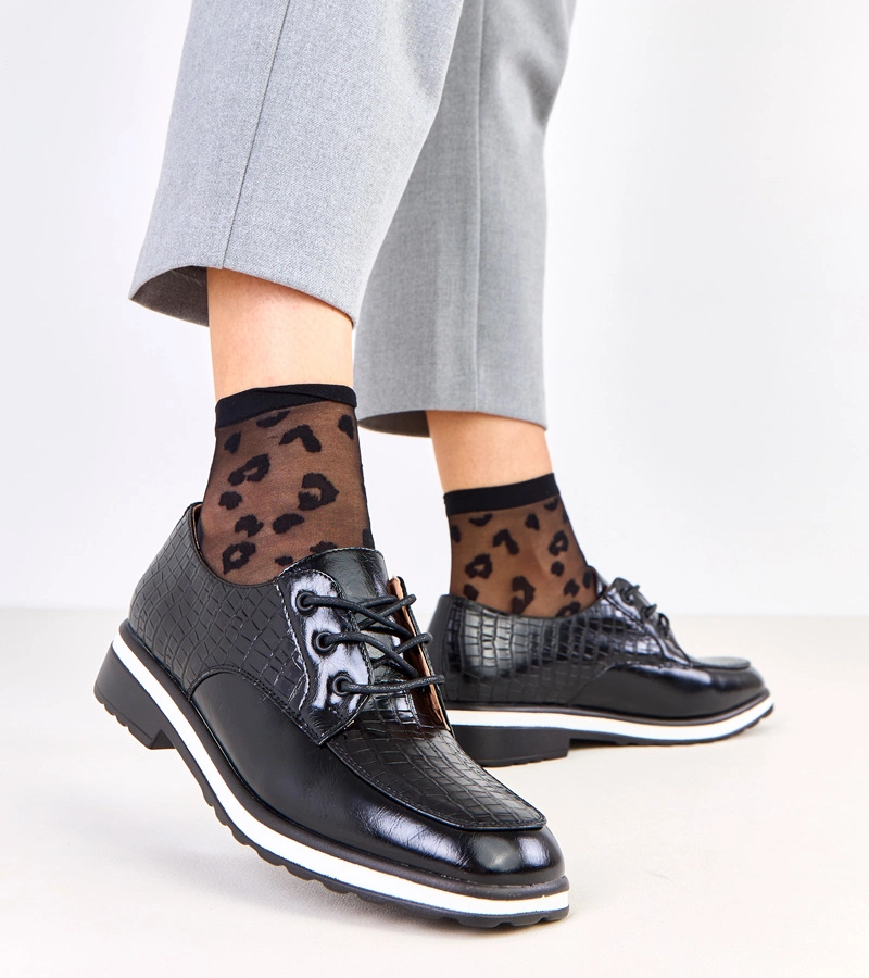 Pantofi negri cu ștanțare și vârf pătrat Kerawa