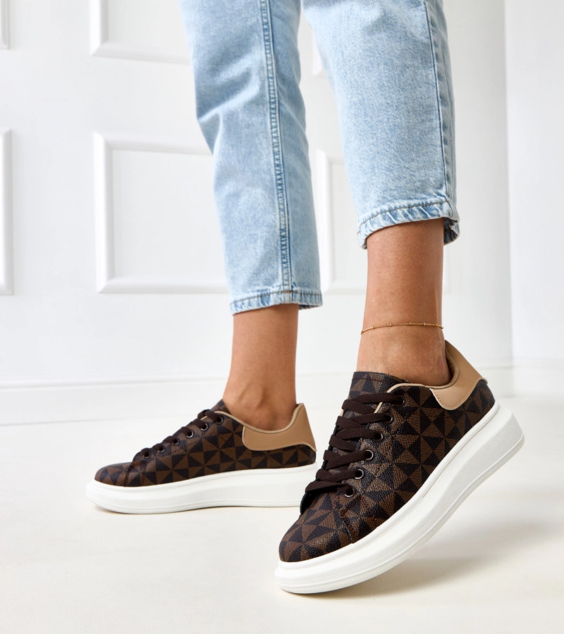 Adidași maro pe platformă cu model geometric Wenn