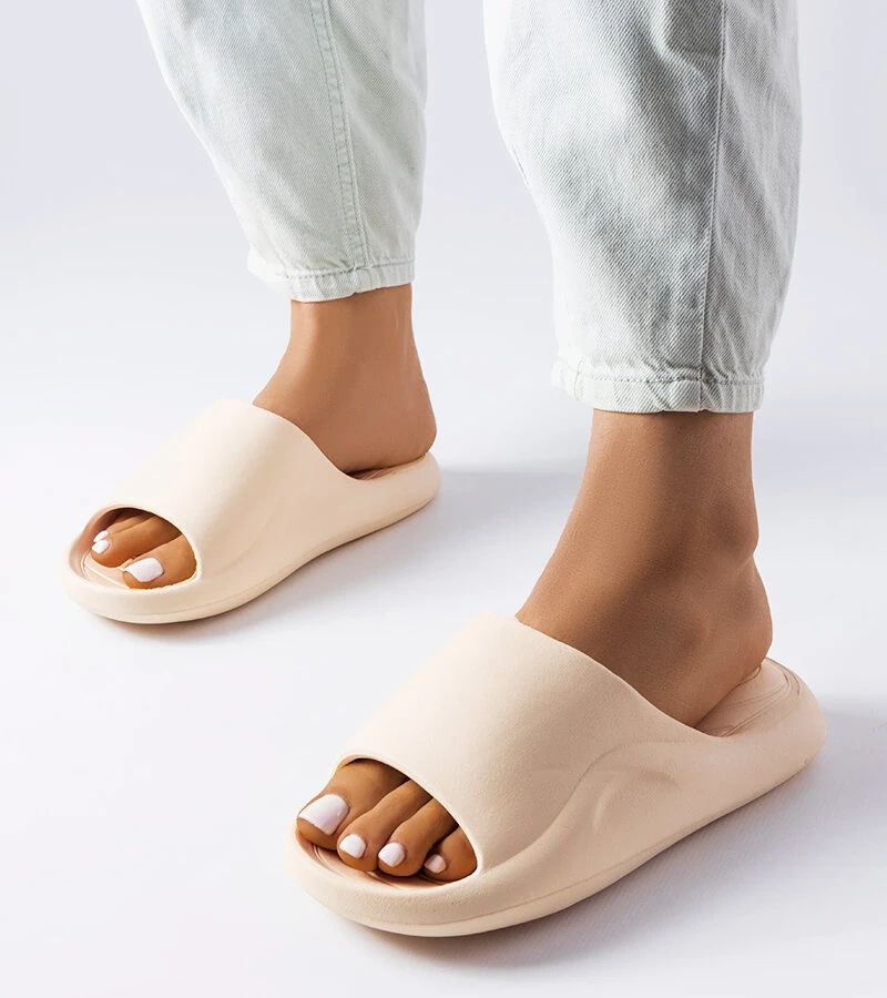 Șlapi de cauciuc bej Cecil