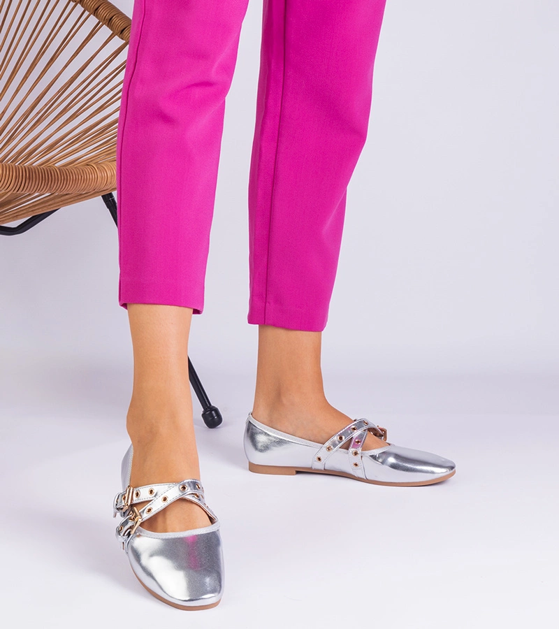 Balerini argintii din piele ecologică decorați cu catarame Emmarino