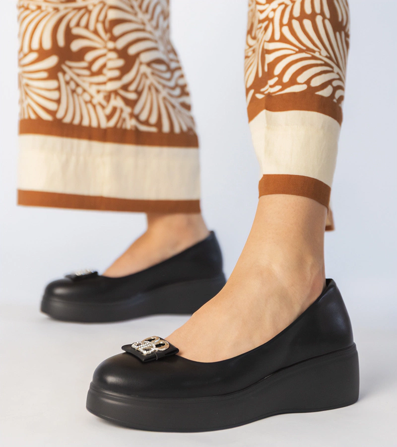 Pantofi negri cu platformă și decorațiune cu zirconi Patos