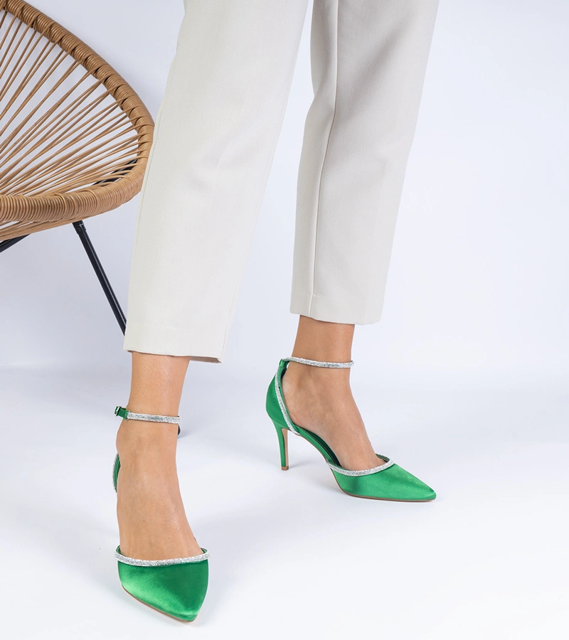 Pantofi verzi din satin cu toc, decorați cu zirconii Fugatto