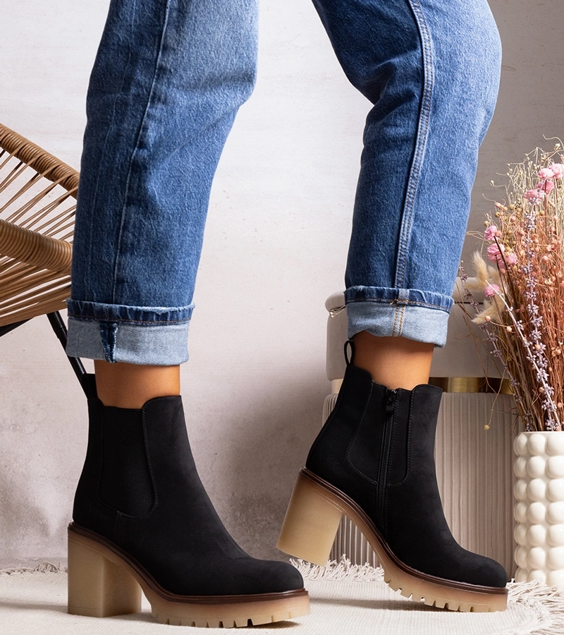 Botine negre pe un toc spectaculos Nurea.