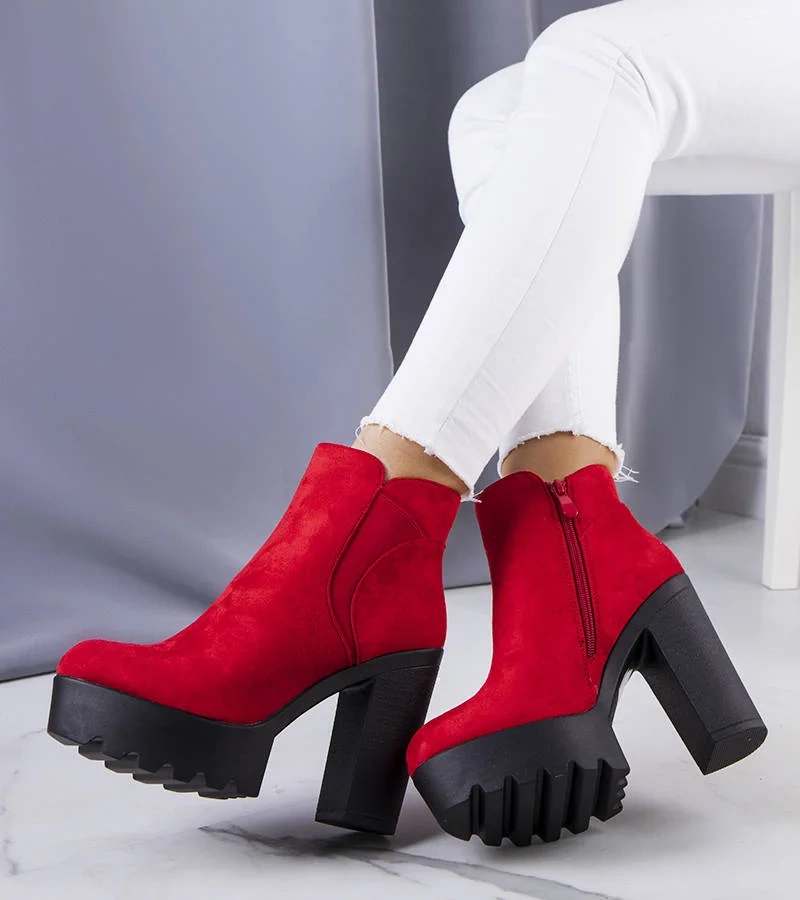 Miran cizme roșii cu platformă izolată