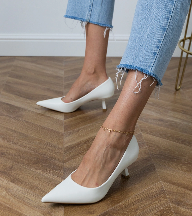 Pantofi clasici albi cu toc jos Jutas