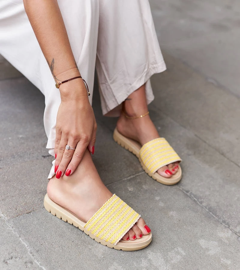 Șlapi Capovalle împletiți galbeni