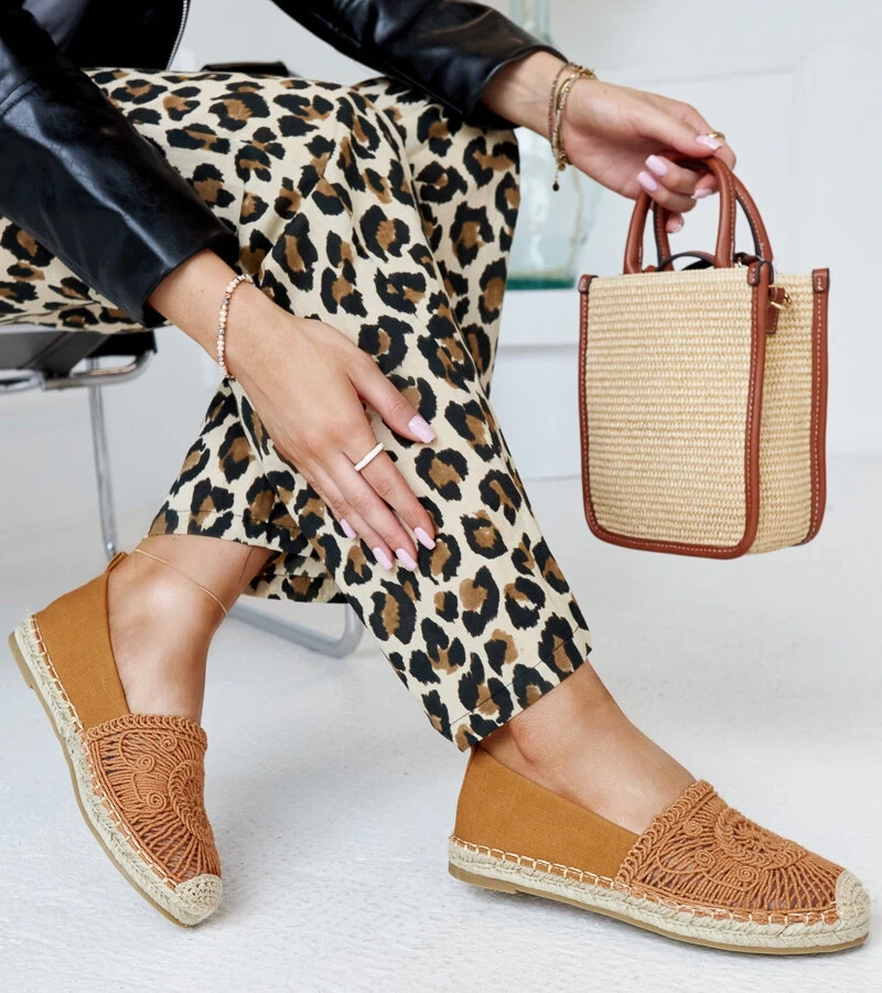 Espadrile maro cu broderie Kalba