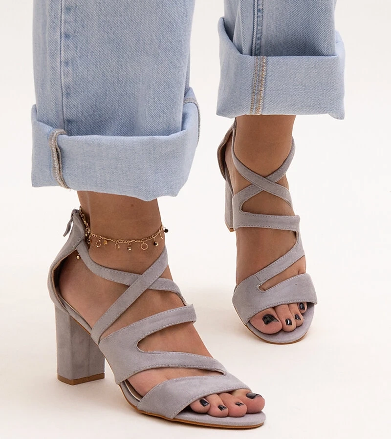 Sandale gri pe toc cu insertie de piele Yanick