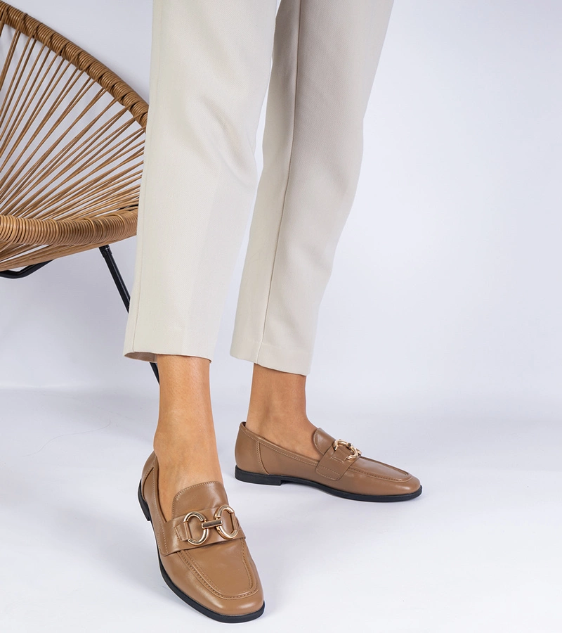 Mocasini de damă maro cu decorațiune aurie Samella