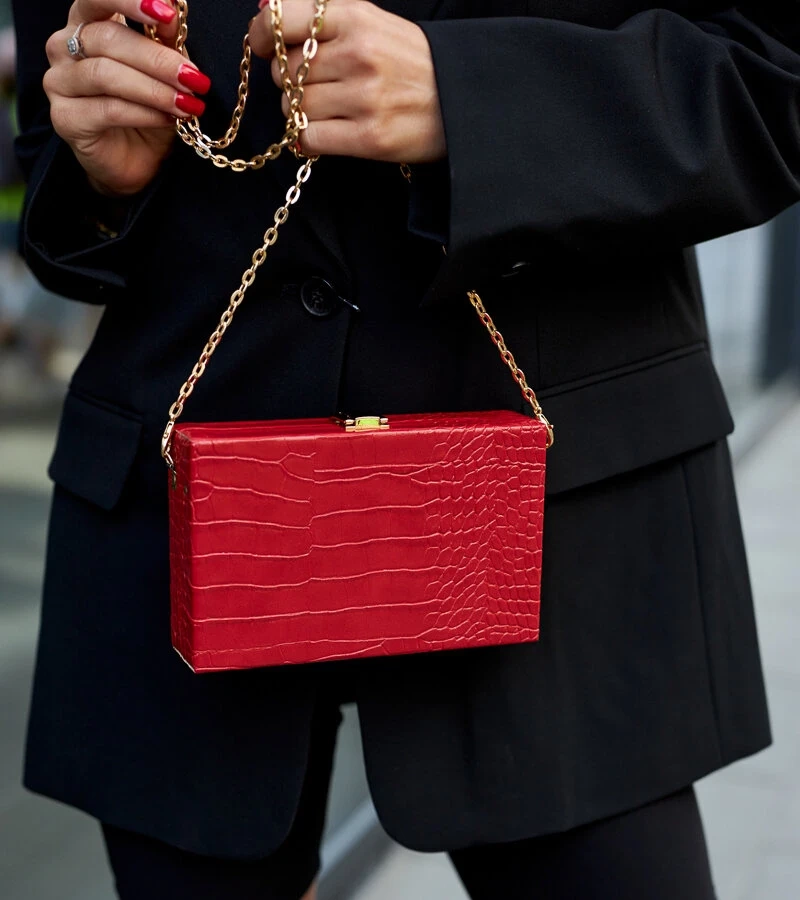 Geantă roșie tip "valiza" pe lanț Dratche