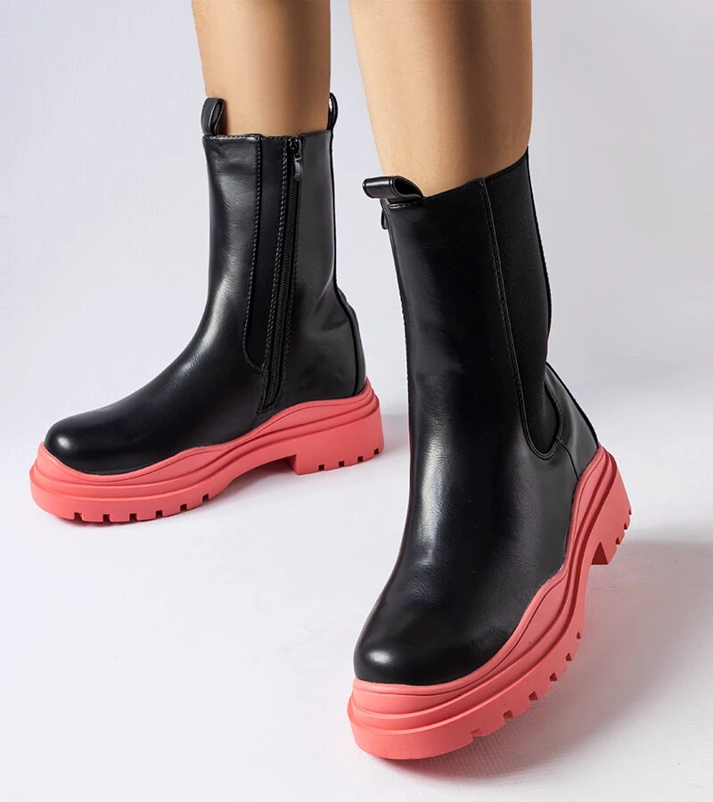 Bocanci negri cu talpă colorată Delebio