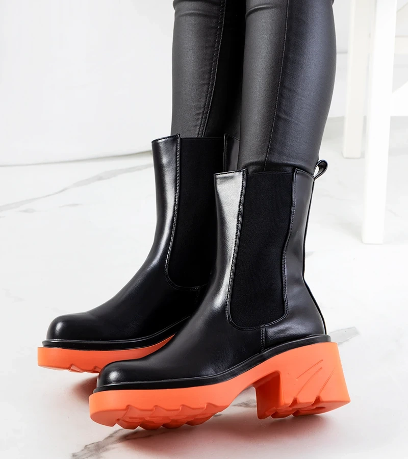 Cizme negre cu talpă colorată de Oito