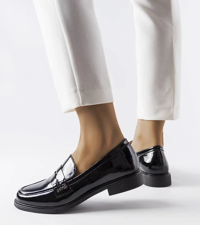 Mocasini negri lăcuiți Gioia