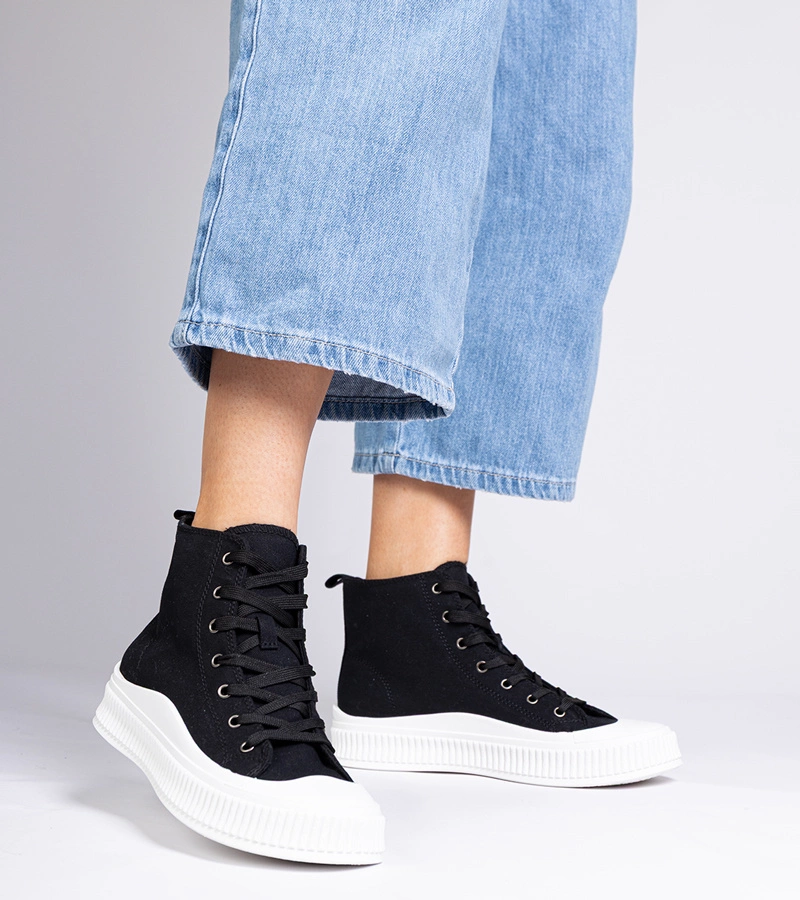 Tenisii negrii cu platformă Guerrino