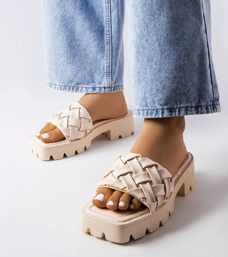 Flip-flops bej pe talpă de tractor de Lora