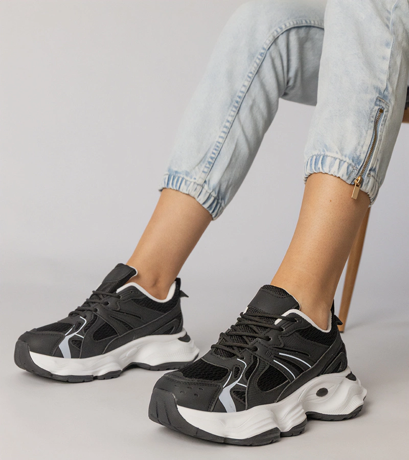 Adidași sport negri cu talpă masivă Klarris