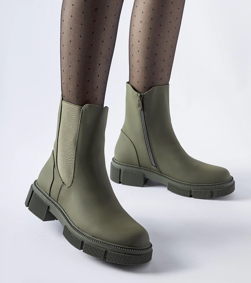 Bocanci de cauciuc verde izolați Sorbo