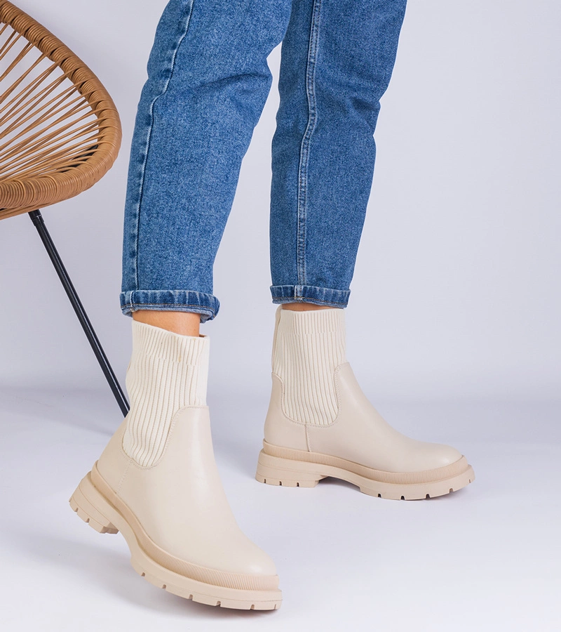 Botine bej cu partea superioară din material Kalvaria