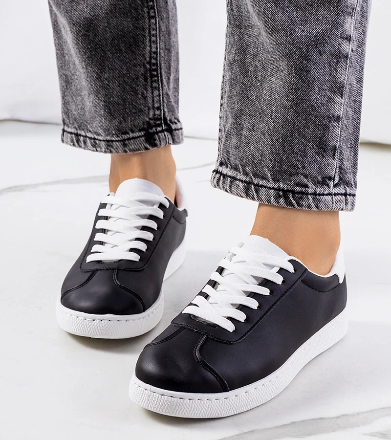 Adidași negri Wilson