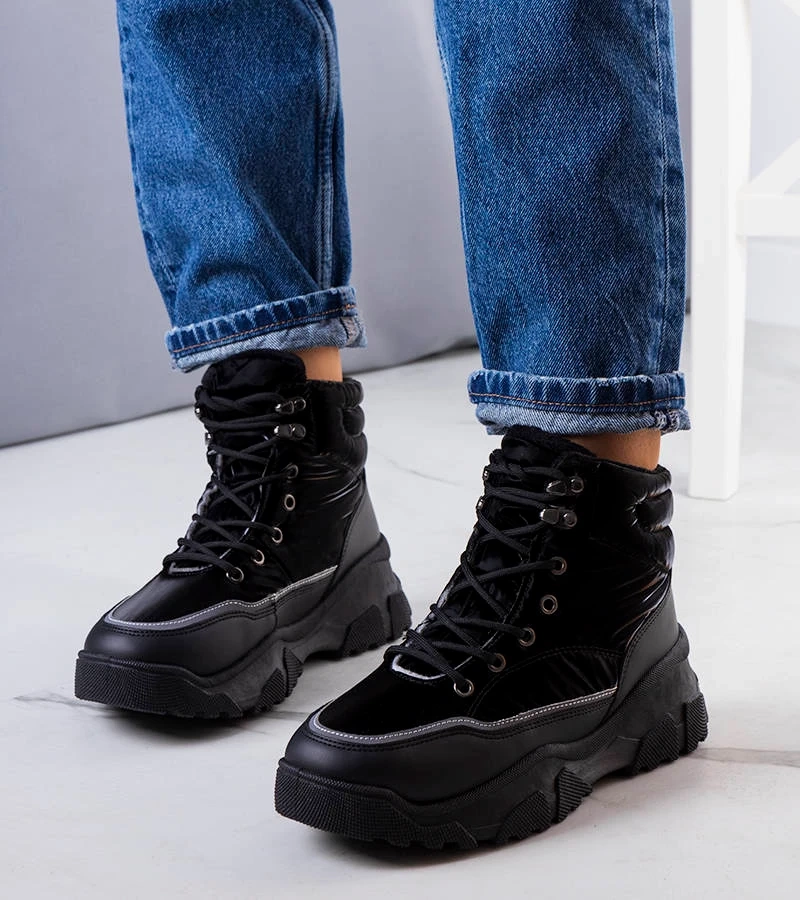 Cizme negre izolate Rimu