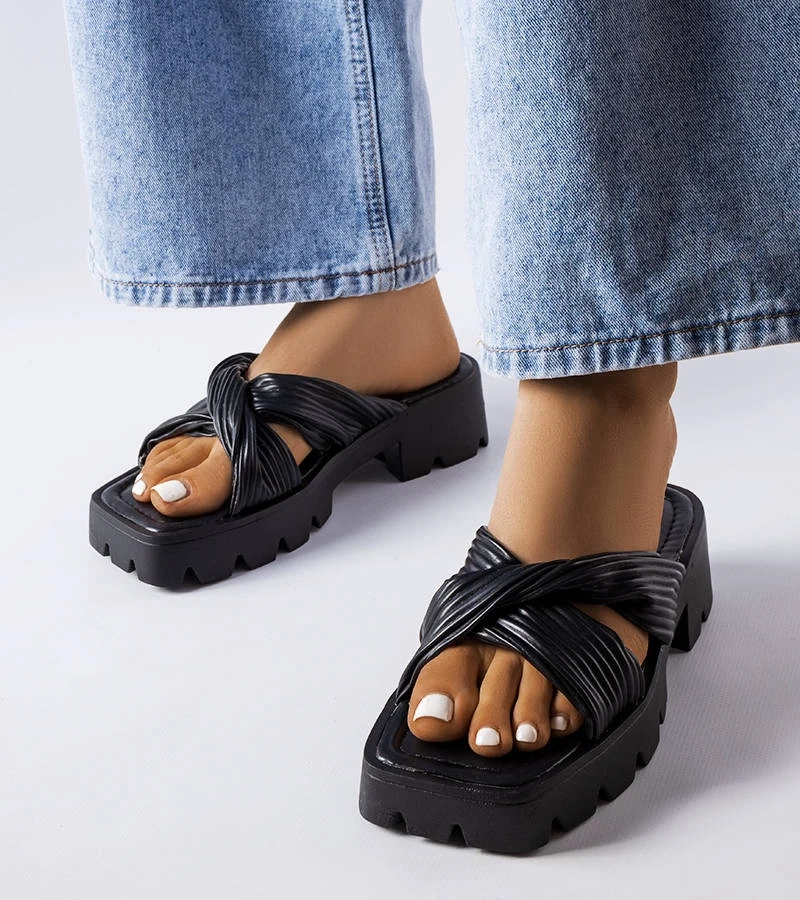 Șlapi negri pe talpă de tractor Dubé