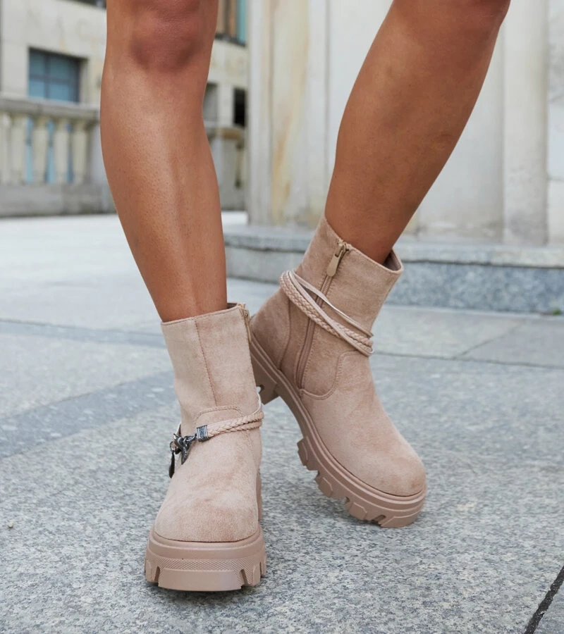 Botine bej cu brățară decorativă Geraldo