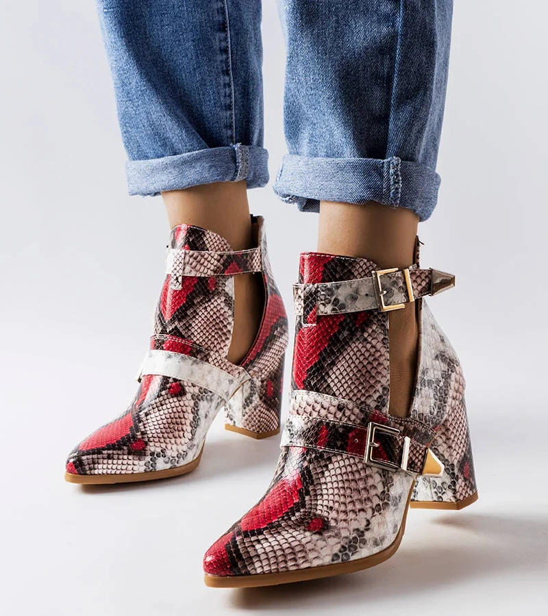 Cizme roz și roșii cu motiv de piele de șarpe de la Abelsen