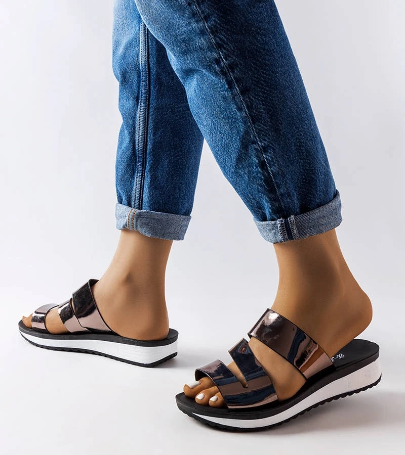 Șlapi Tilde lăcuiți argintiu